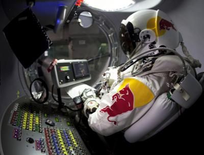 Прыжок с высоты в 37 километров