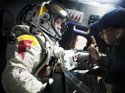 Прыжок с высоты в 37 километров