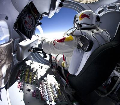 Прыжок с высоты в 37 километров