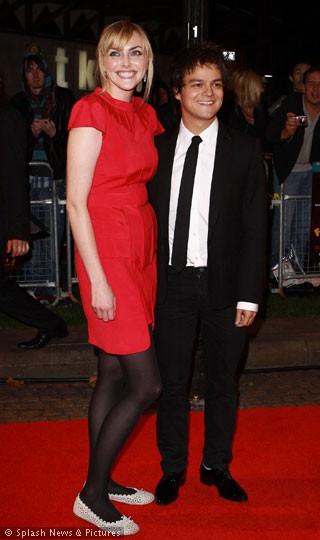 Голливудские знаменитости учинили свадебный переполох