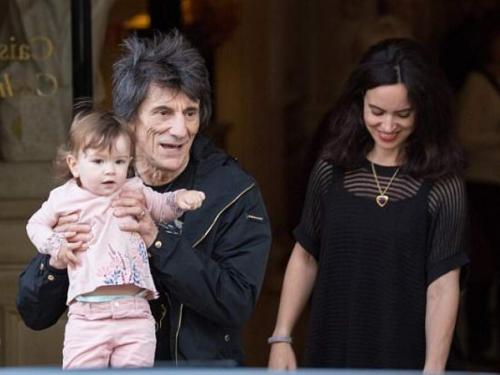 Известные мужчины, которые до старости крутят романы с молоденькими девочками