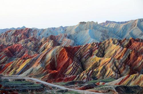 Китайские разноцветные горы
