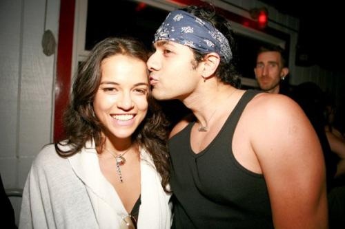 Дизайнер Пэрис изнасиловал 27 моделей