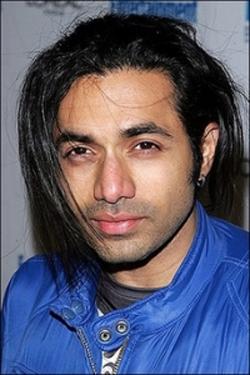 Дизайнер Пэрис изнасиловал 27 моделей