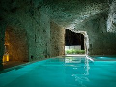 Удивительная архитектура: настоящий дом с пещерами