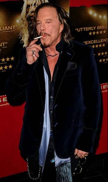 Звездный перекур: знаменитости с сигаретой