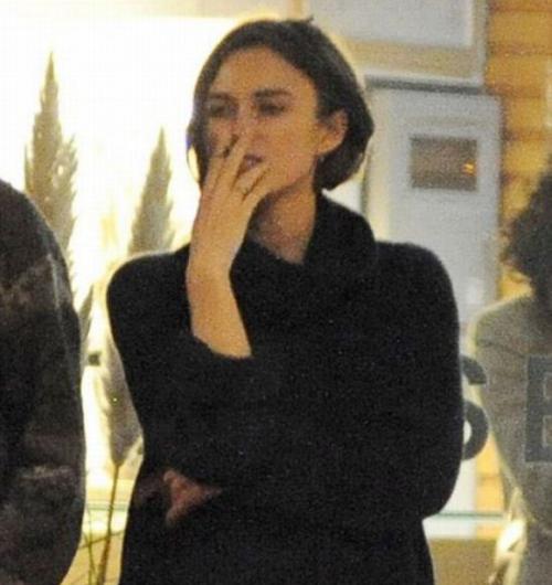 Звездный перекур: знаменитости с сигаретой