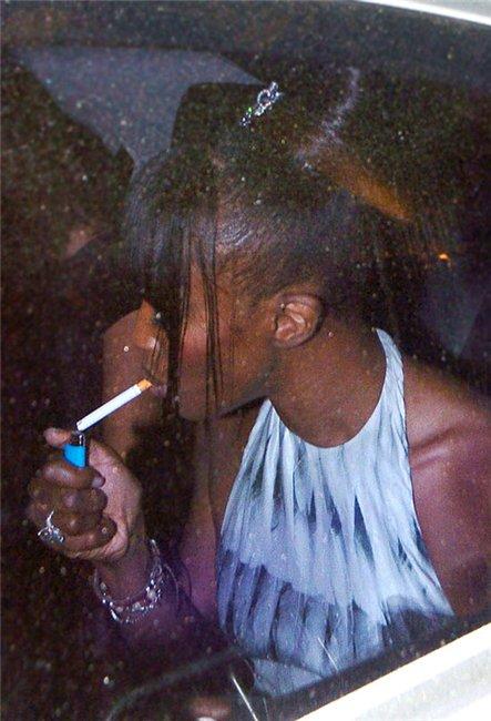 Звездный перекур: знаменитости с сигаретой