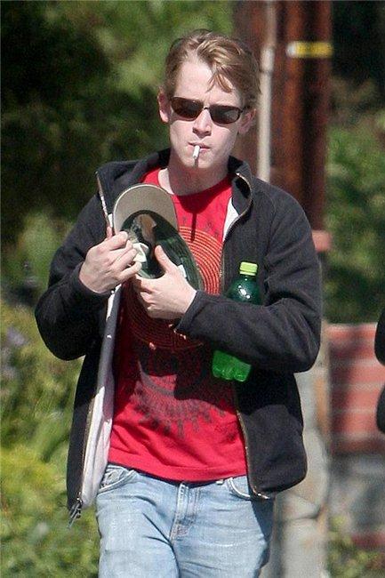 Звездный перекур: знаменитости с сигаретой