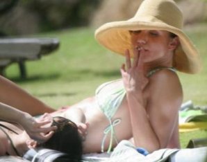 Звездный перекур: знаменитости с сигаретой