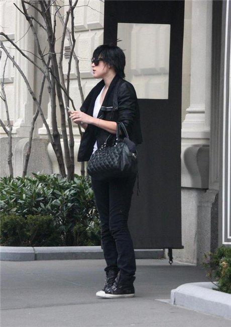 Звездный перекур: знаменитости с сигаретой