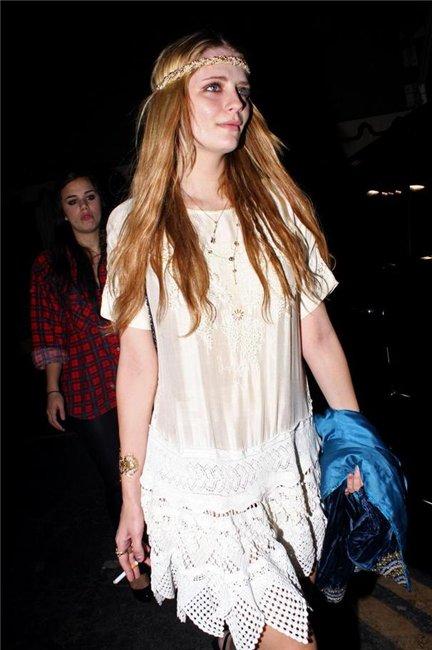 Звездный перекур: знаменитости с сигаретой