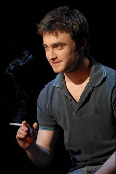 Звездный перекур: знаменитости с сигаретой