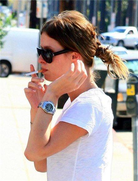 Звездный перекур: знаменитости с сигаретой