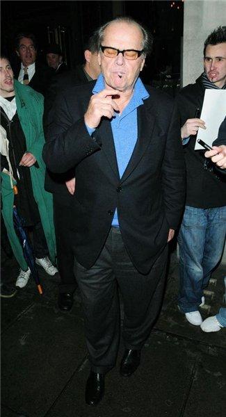 Звездный перекур: знаменитости с сигаретой