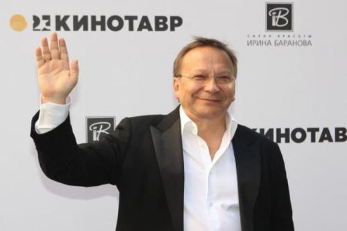 Популярные телеведущие из 90-х тогда и сейчас