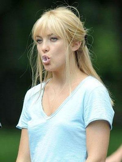 Не в фокусе и не в ракурсе: неудачные фото знаменитостей