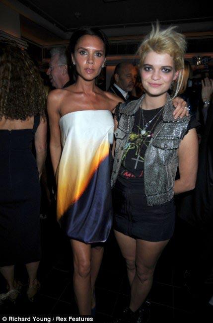 Шок: Виктория Бэкхем догнала  скелет