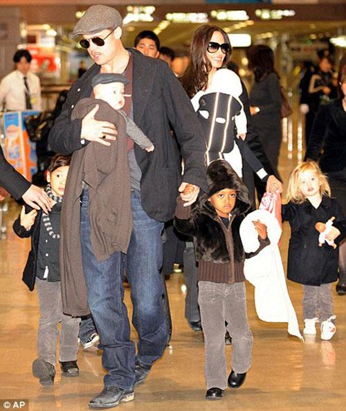 Вторая Анджелина Джоли переплюнула первую по количеству детей