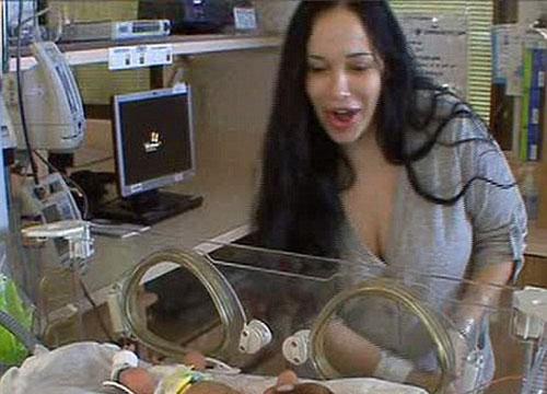 Вторая Анджелина Джоли переплюнула первую по количеству детей