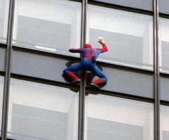 Человек-паук Ален Роберт затмил киношного "Спайдермена"