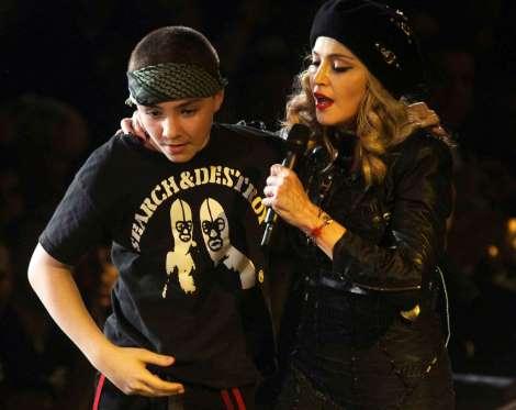 Знаменитости, ставшие мамами после 40