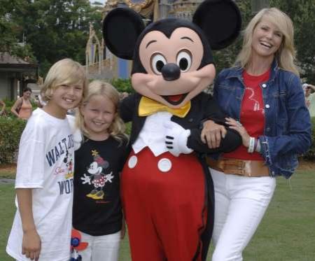 Знаменитости, ставшие мамами после 40