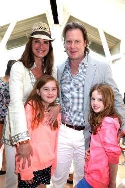 Знаменитости, ставшие мамами после 40