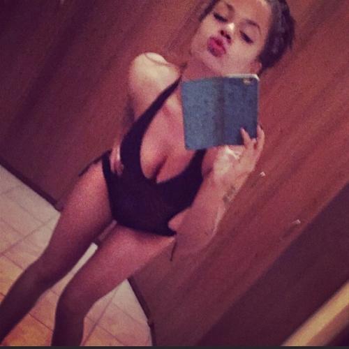 Самые сексуальные фото в соцсетях звезд за 2015 год