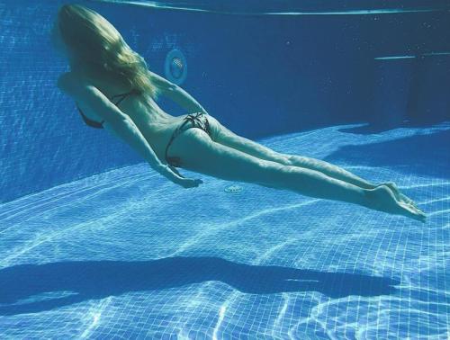 Самые сексуальные фото в соцсетях звезд за 2015 год