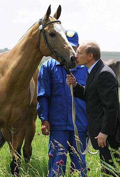 Кое-что о популизме: шесть неоднозначных поцелуев Путина