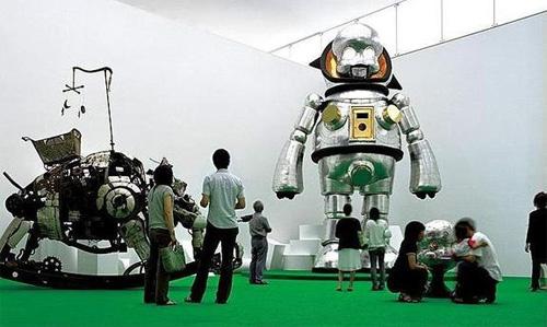 Японский робот плюется огнем