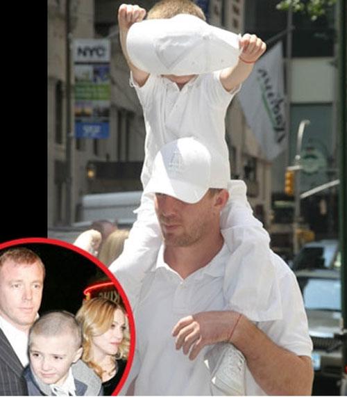 Супермодель Кейт Мосс с другом устроили публичную оргию