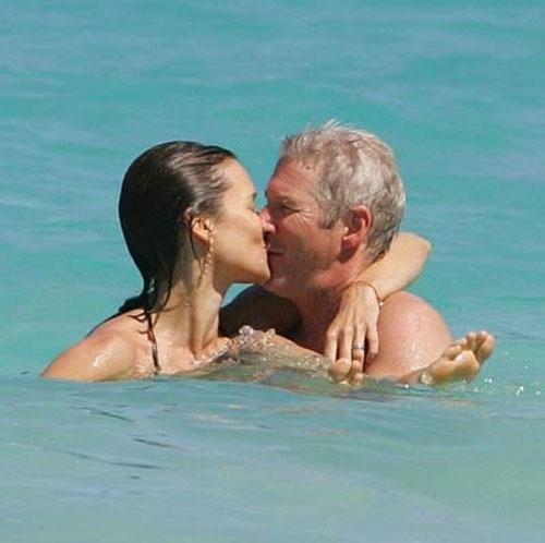 Супермодель Кейт Мосс с другом устроили публичную оргию