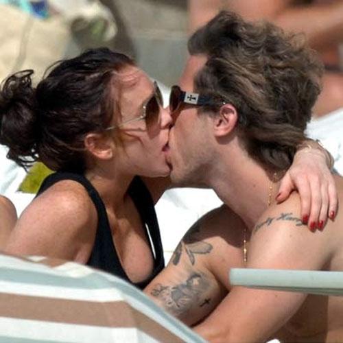 Супермодель Кейт Мосс с другом устроили публичную оргию