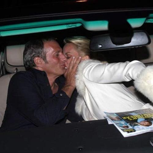 Супермодель Кейт Мосс с другом устроили публичную оргию