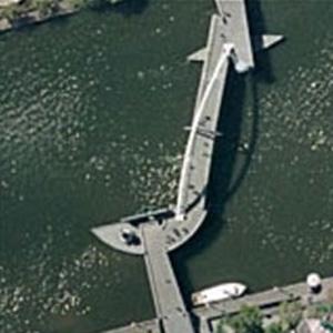 Google создал гигантский алфавит