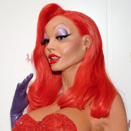 Знаменитости в сексуальных костюмах на Хеллоуин