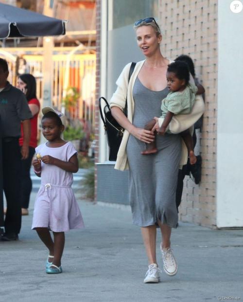 Знаменитости, чьи дети живут не в своих телах