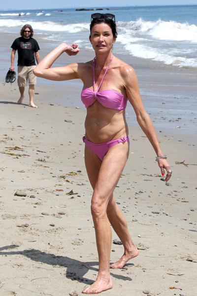 Звезды в розовых бикини