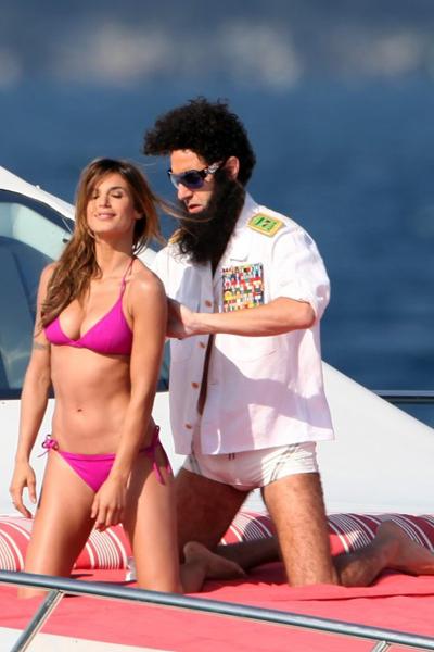 Звезды в розовых бикини