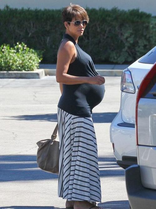 Звезды, родившие с помощью искусственного оплодотворения