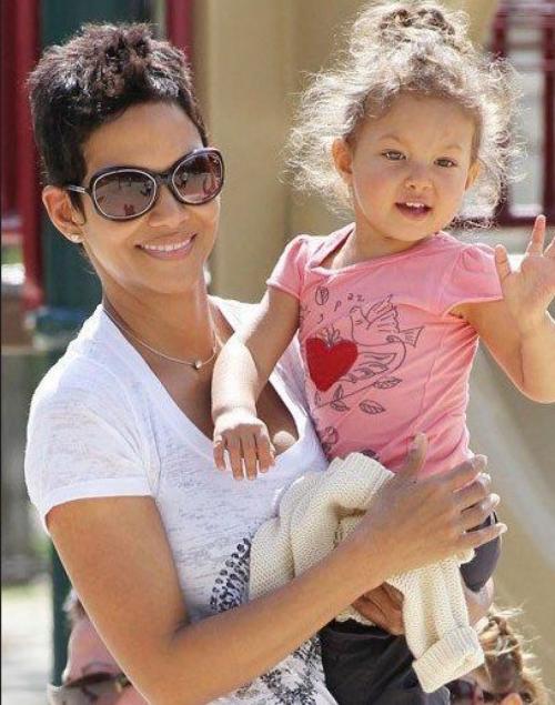 Звезды, родившие с помощью искусственного оплодотворения