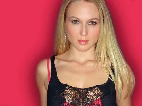 Звезды, выросшие в бедности и в условиях насилия в семье