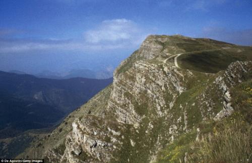 Самые невероятные границы между странами