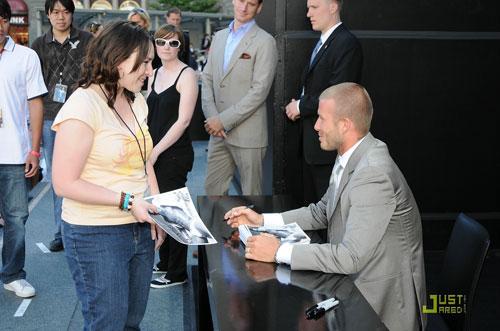 Бэкхем разделся для Армани