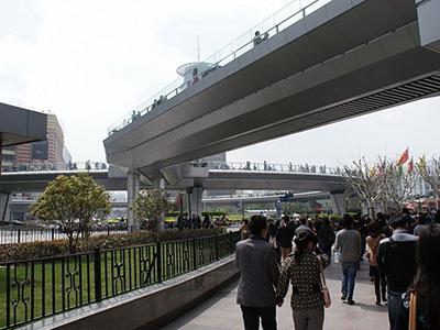 Круглый пешеходный мост в Шанхае