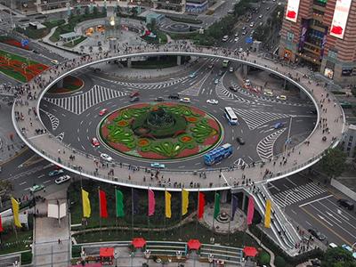 Круглый пешеходный мост в Шанхае