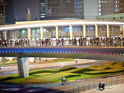 Круглый пешеходный мост в Шанхае