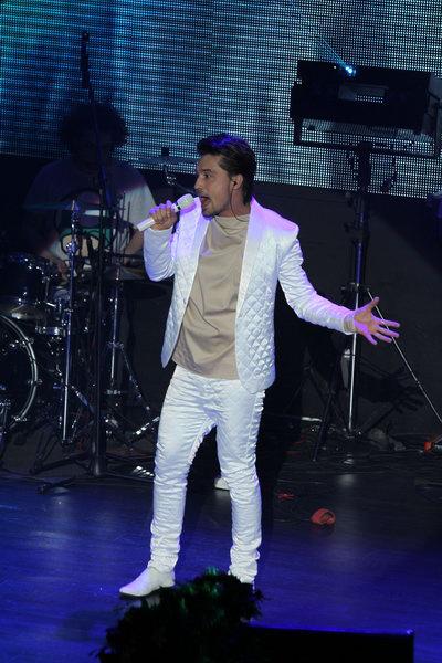 Ирина Шейк напугала Ксению Собчак безумным декольте